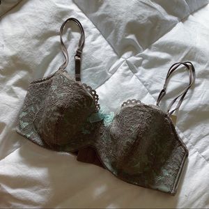 NWT Wacoal b.tempted Lace Bra